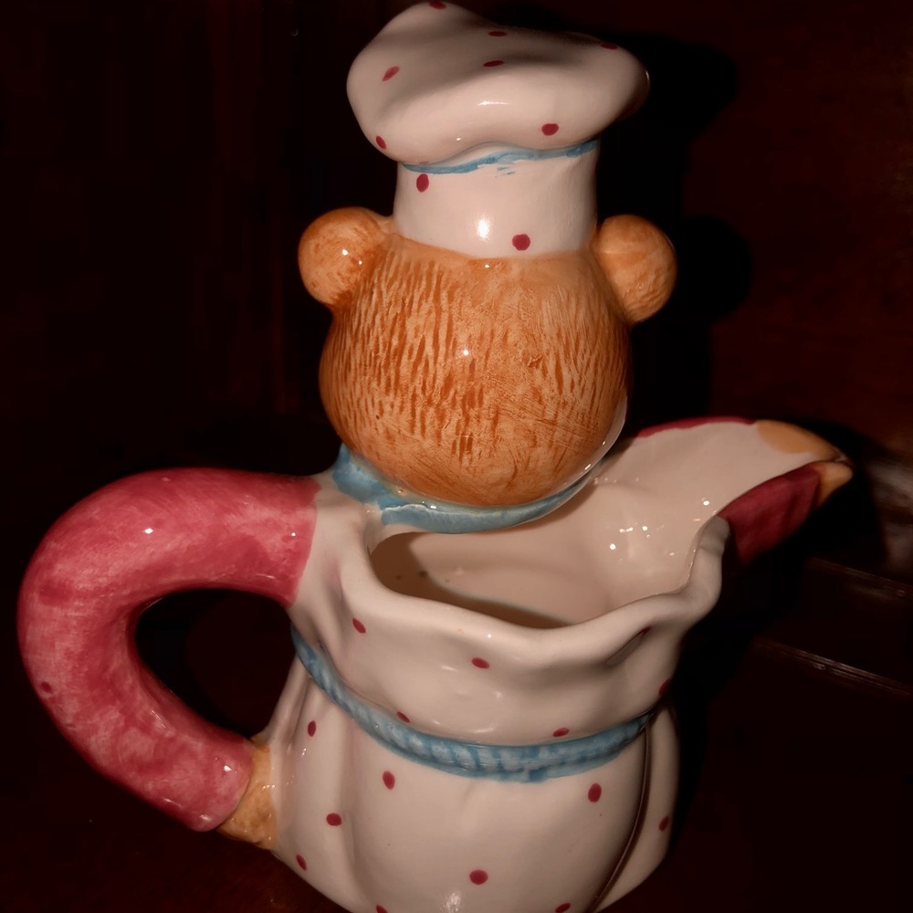 Vintage Bear teapot with matching tea creamer - Picture 11 of 12
